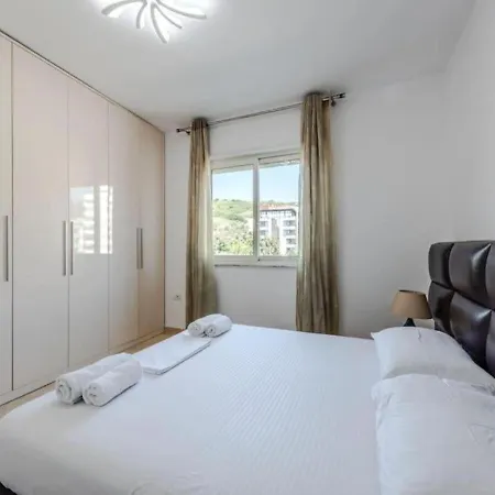 Apartment Seaside Escape By Ps Durrës